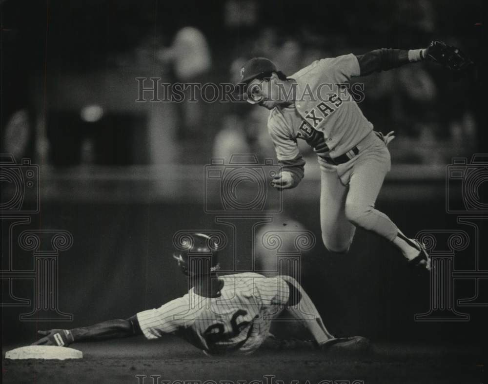 1989 Press Photo Brewer Glenn Braggs tagged out at second base by Fred Manrique - Historic Images