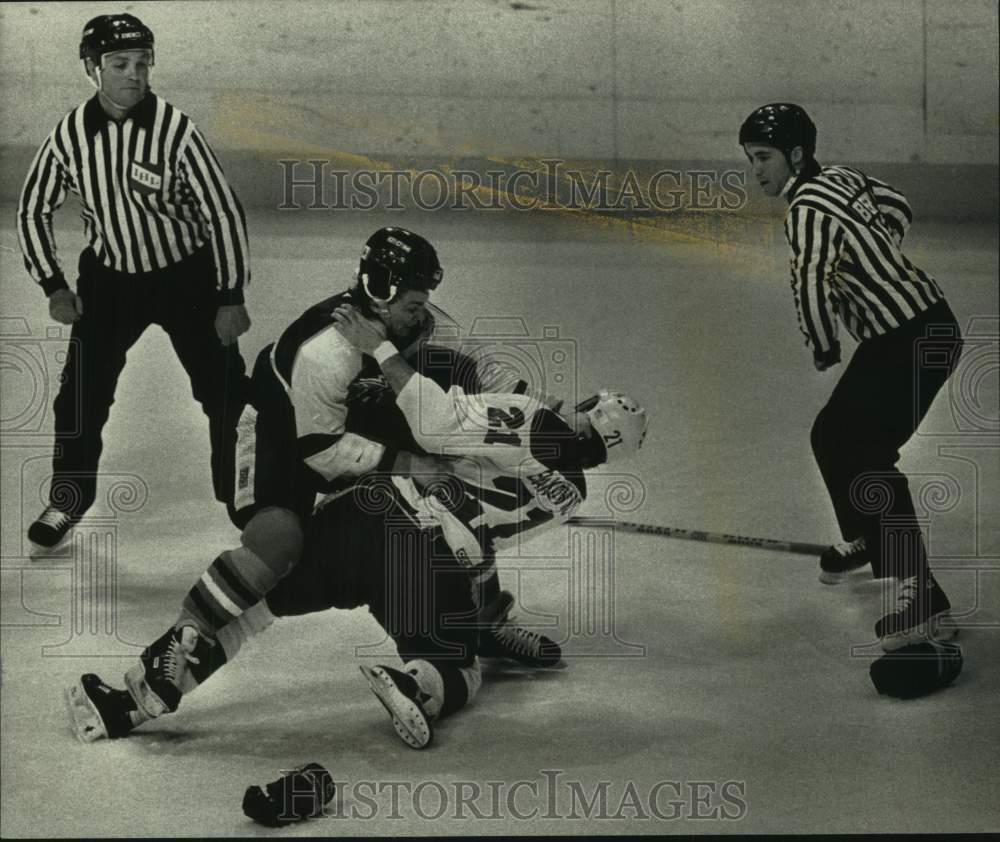 1991 Press Photo Admirals&#39; Kevin Kaminski &amp; Peter Bakovic take extra shots - Historic Images