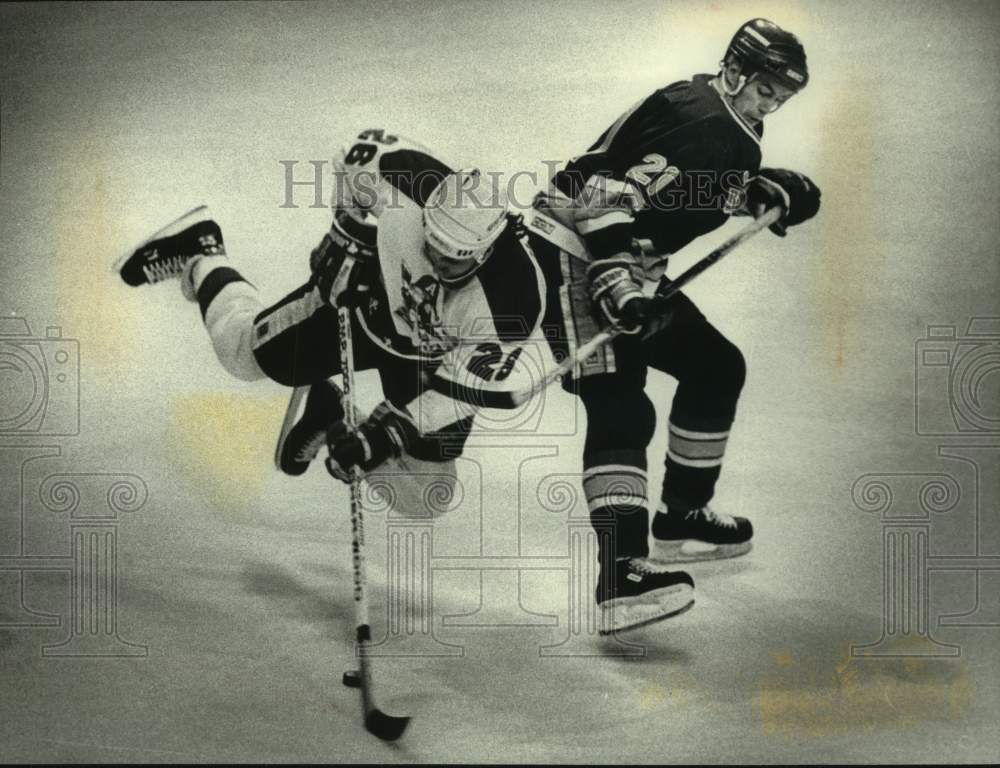 1991 Press Photo Admiral&#39;s player Dave Mackey hit by Peoria&#39;s Dominic Lavoie - Historic Images