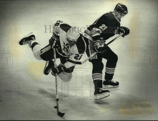 1991 Press Photo Admiral's player Dave Mackey hit by Peoria's Dominic Lavoie - Historic Images