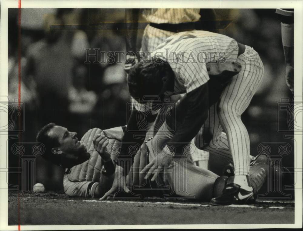 1989 Press Photo Milwaukee&#39;s Rob Deer gets up after run in with Tigers catcher - Historic Images