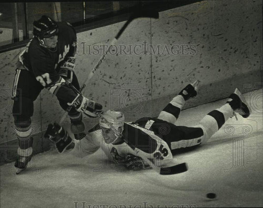 1991 Press Photo Admiral's Steve Herniman falls chasing Salt Lake player - Historic Images