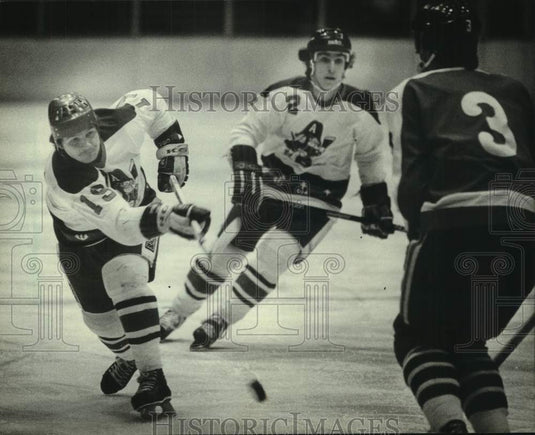 1982 Press Photo Milwaukee Admirals' Sheldon Currie hits a slapshot during game. - Historic Images