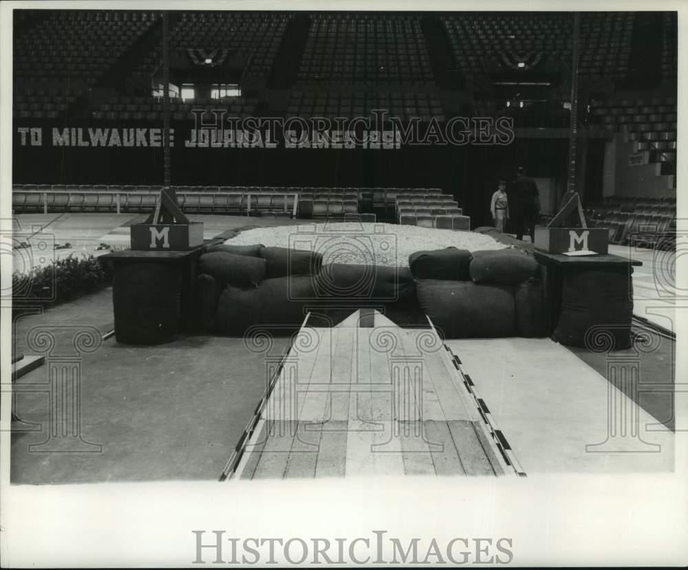 1961 Press Photo Mats and cushions for Milwaukee Journal Track meet at Arena - Historic Images