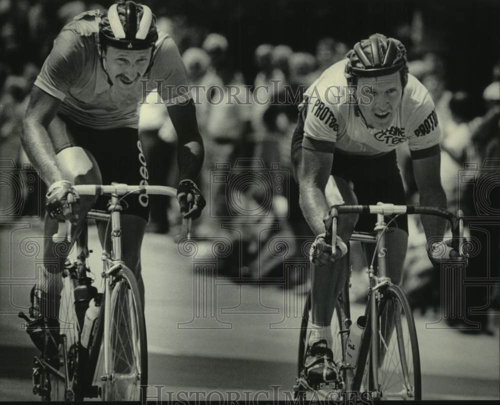 1984 Press Photo Wayne Stetina and Tom Doughty during Pro Senior 1 and 2 race. - Historic Images