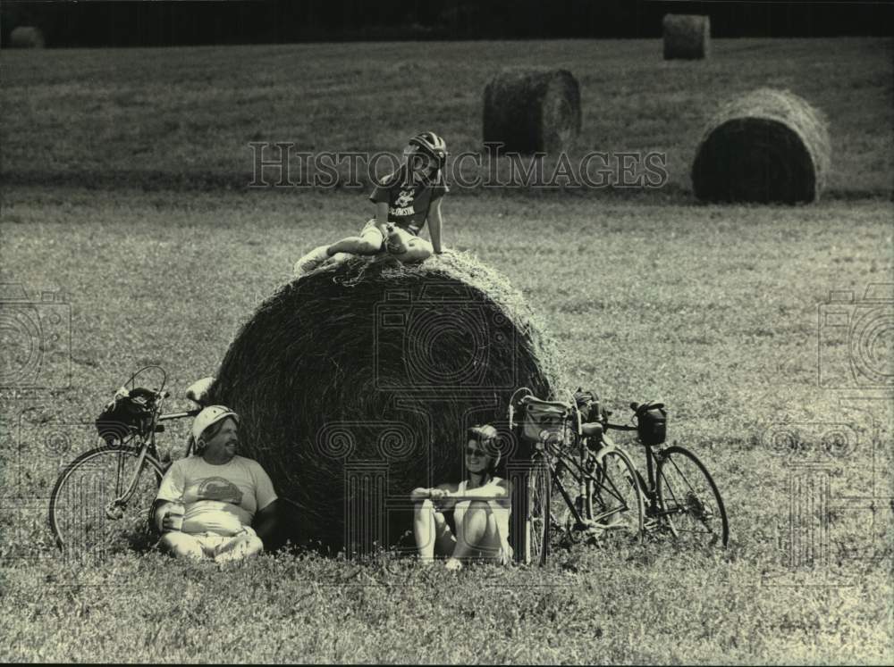 1987 Press Photo Paul and Mary Bockhorst After Bicycling, Sheboygan County - Historic Images