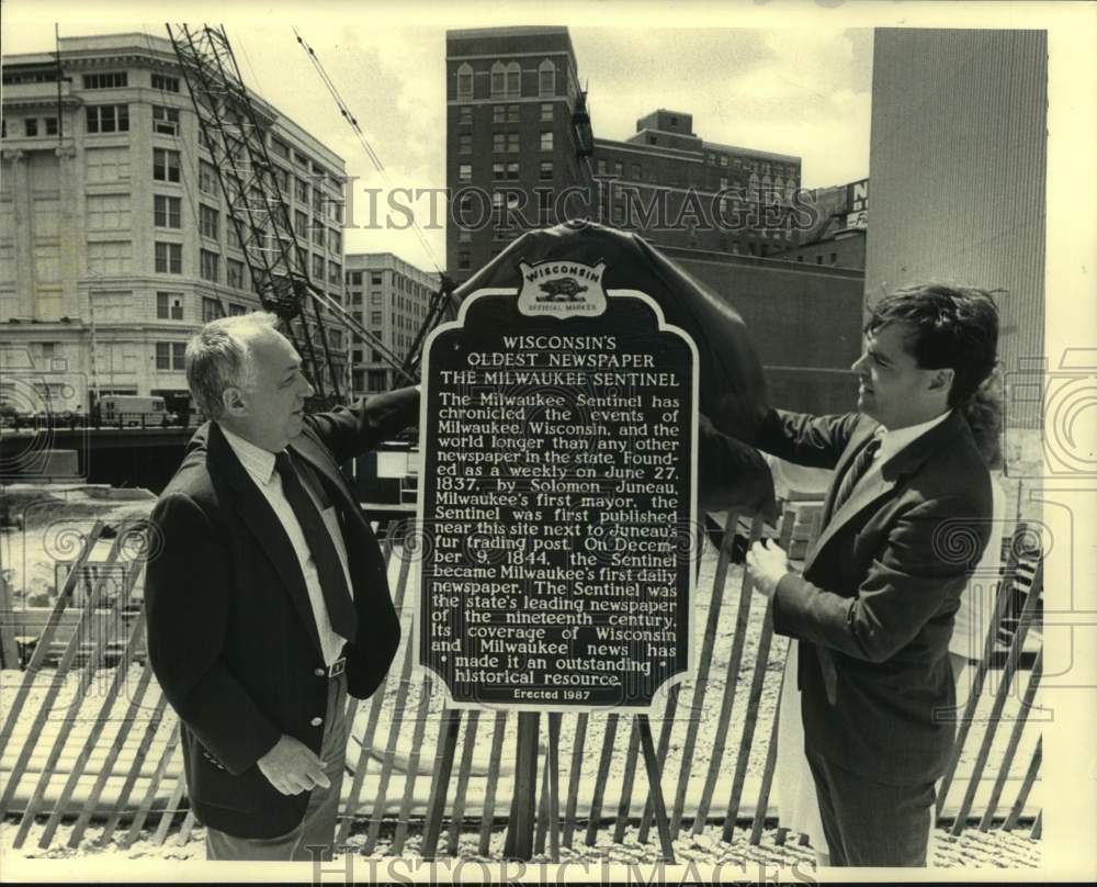 1987 Press Photo Robert Wills, Editor, and Robert Sweeney, Faison Associates - Historic Images