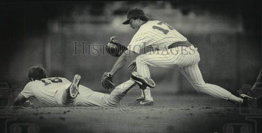 1985 Press Photo Boston's Glenn Hoffman slides past Brewers' Jim Gantner - Historic Images
