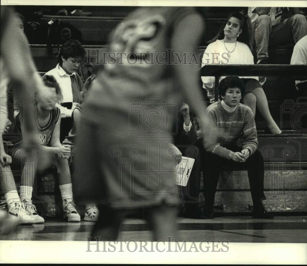 1991 Press Photo Jean Tretow Thomas More high basketball coach, Milwaukee - Historic Images
