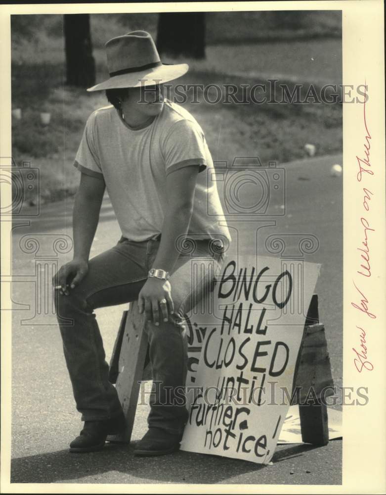 1984 Press Photo A Winnebago Native American sits by sign - mjc37509 - Historic Images