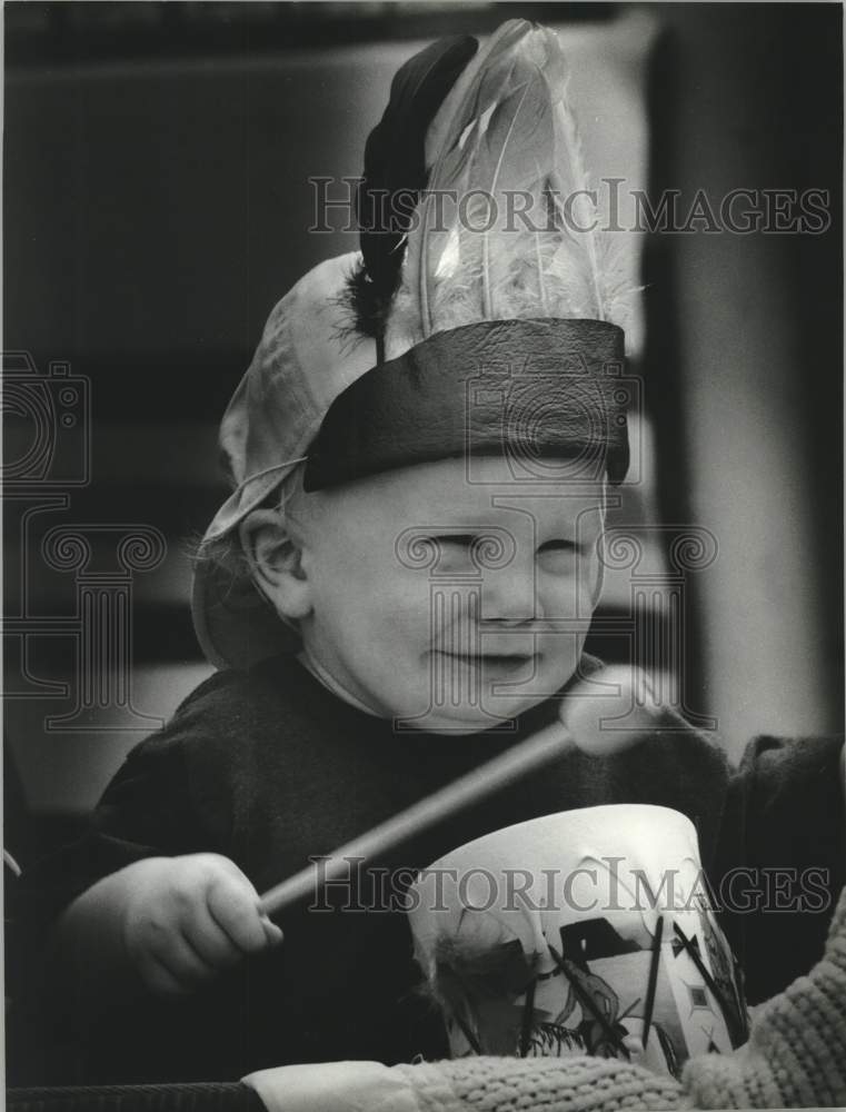 1994 Press Photo Luke Turner Indian Summer Festival, Maier Festival Park - Historic Images