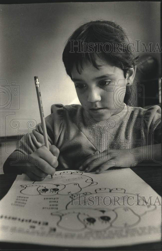 1988 Press Photo Marisela Romo learns the Potawatomi language at Indian School - Historic Images