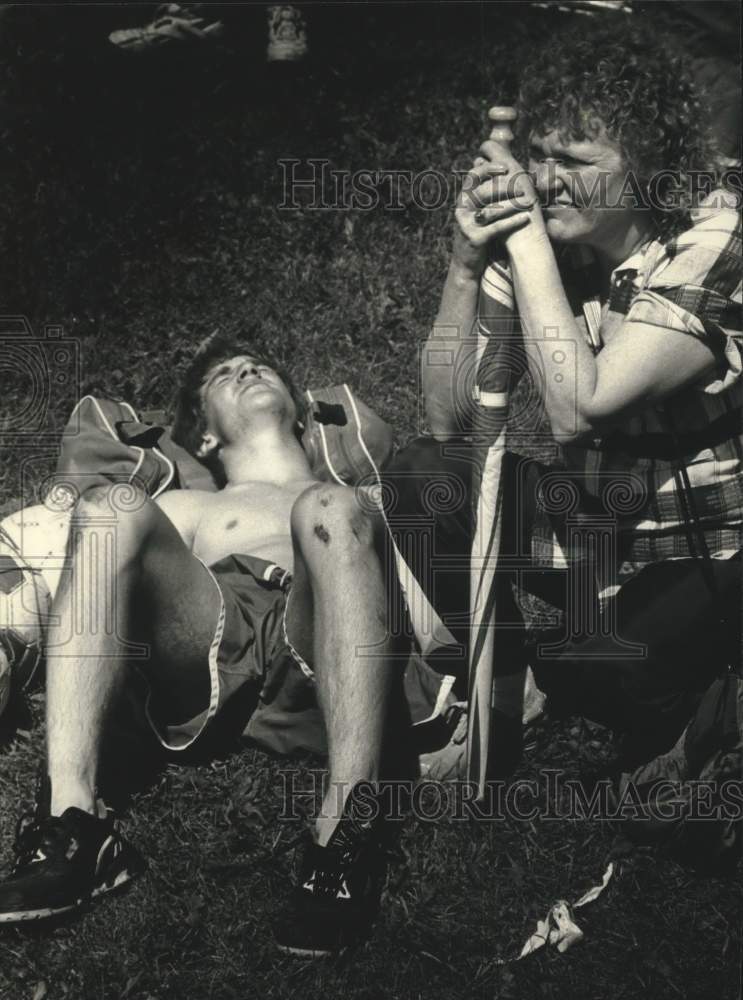 1990 Press Photo Sue Kress with her son, Kurt at the Wisconsin soccer classic. - Historic Images