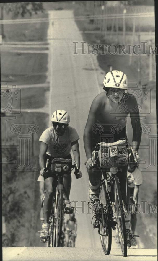 1983 Press Photo Dan Fahey, Milwaukee Sentinel Active Americans Bike Ride - Historic Images