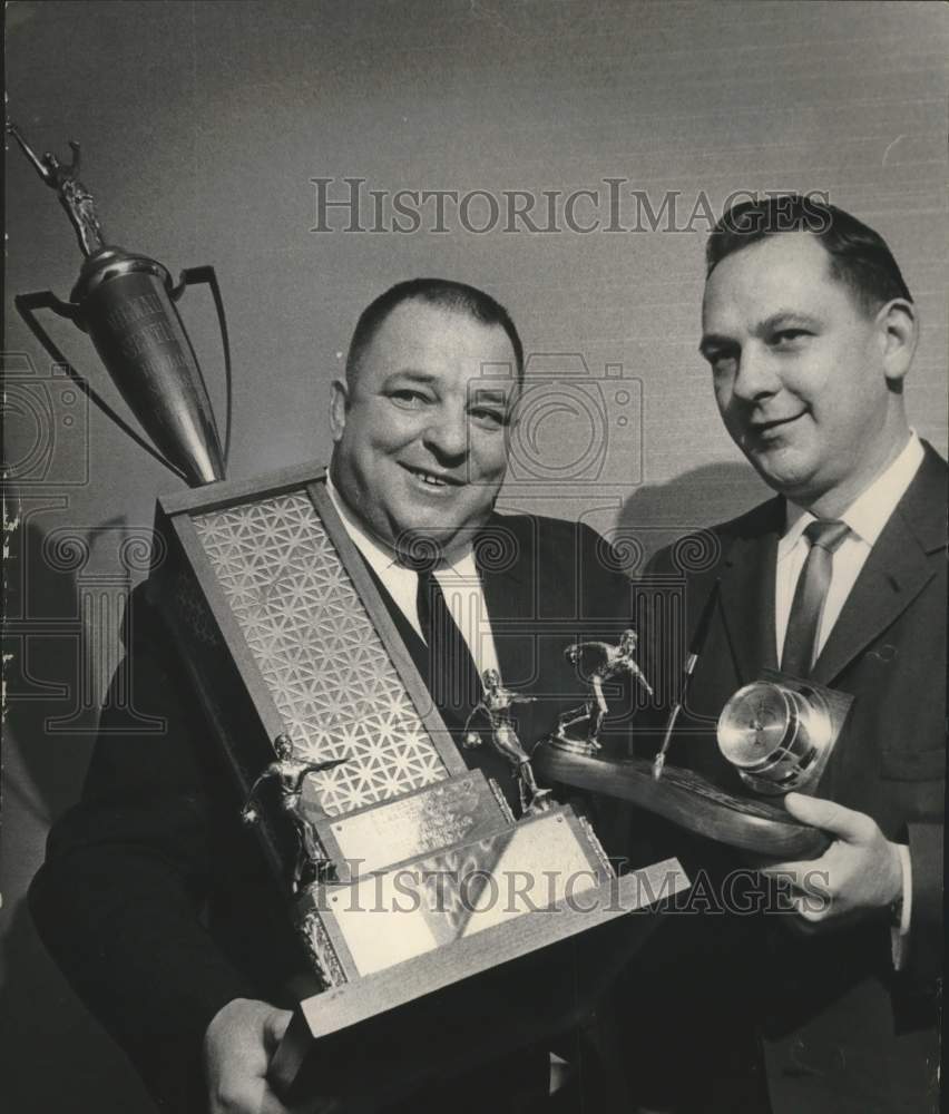 1964 Press Photo Harry Brzezinski with Sentinel Traveling Trophy with Jim Webb - Historic Images