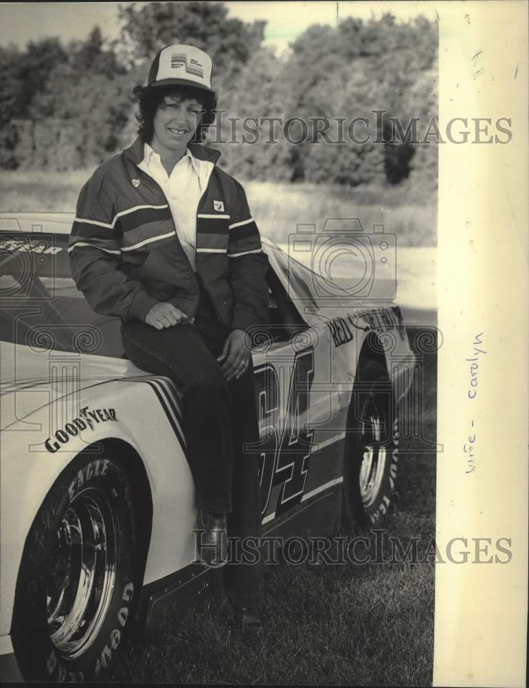 1984 Press Photo Carolyn Peterson, wife of auto racer in Milwaukee Sentinel 200 - Historic Images