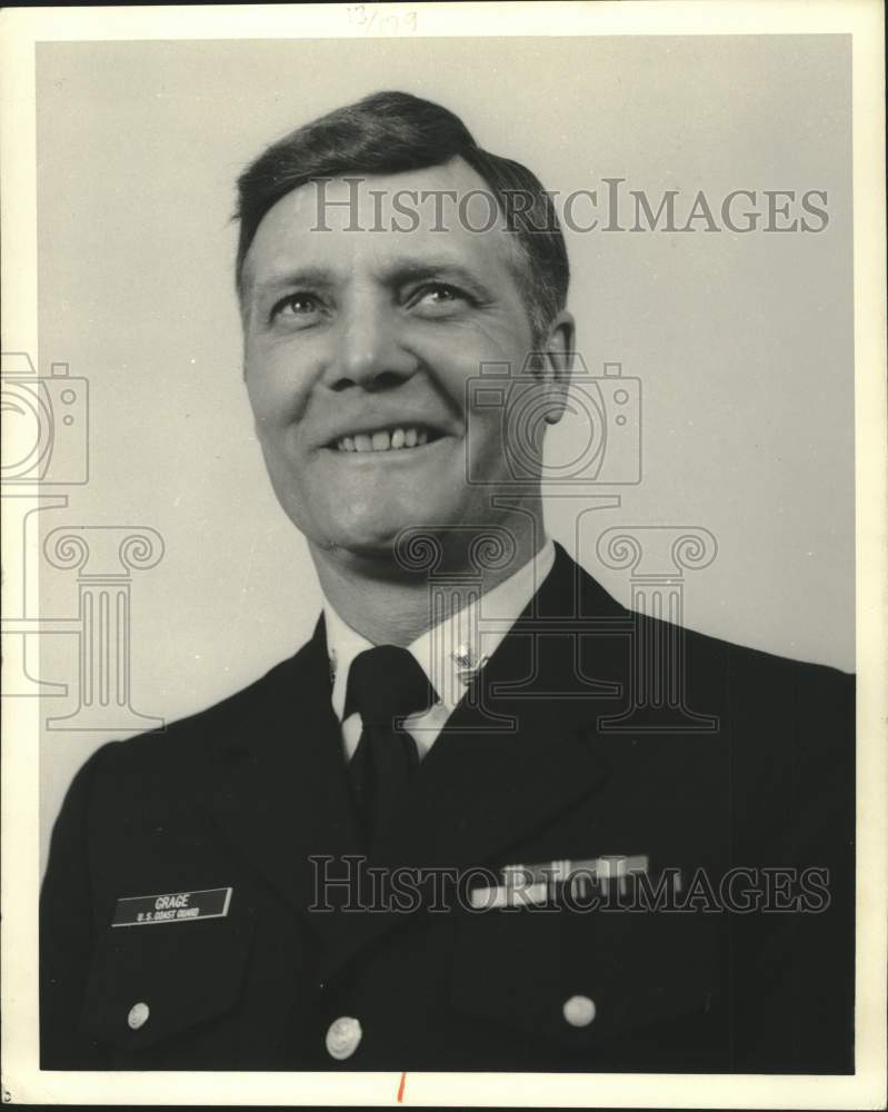 1977 Press Photo 1st C. Gordon R. Grage of Milwaukee Coast Guard Reserve - Historic Images