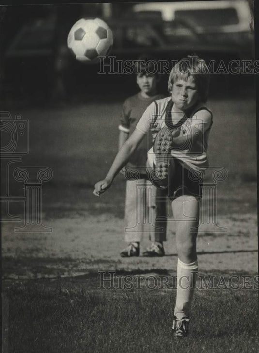 1982 Press Photo Tom Jaques in action at The Milwaukee Journal Soccer Classic - Historic Images