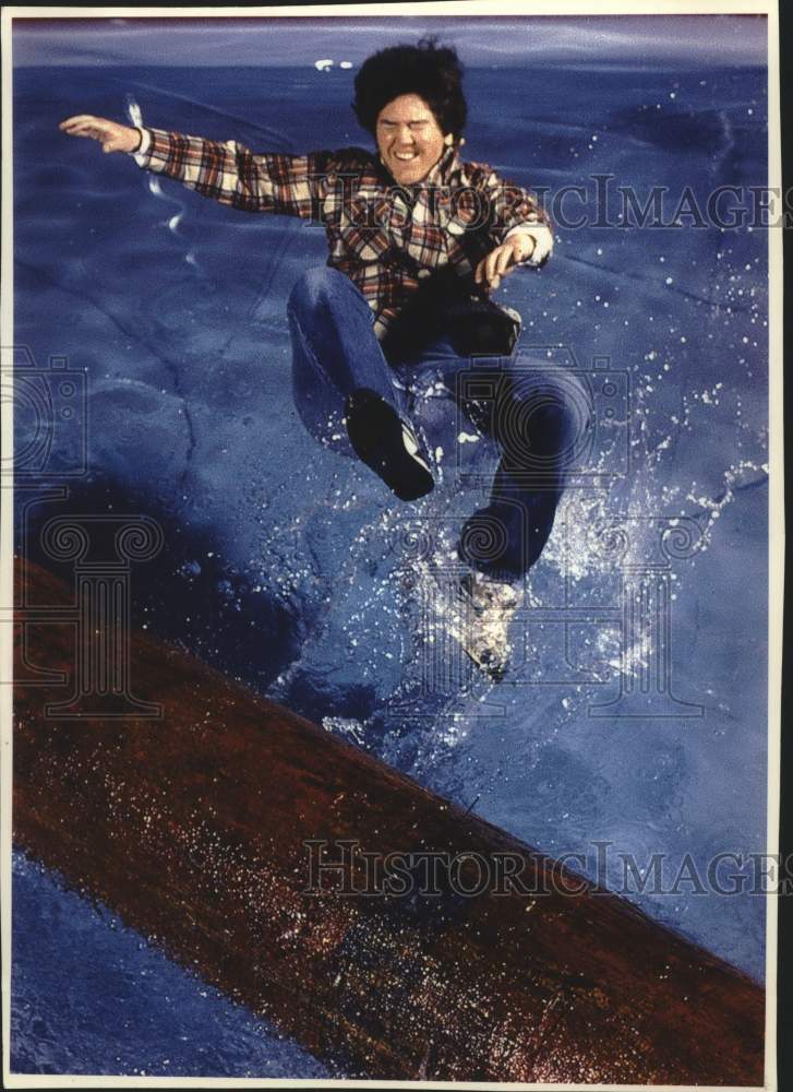 1993 Press Photo Sentinel writer Meg Jones, Logrolling contest, Sport Show - Historic Images