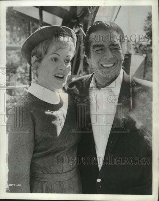 1980 Press Photo Actor Victor Mature with companion - mjc37797 - Historic Images