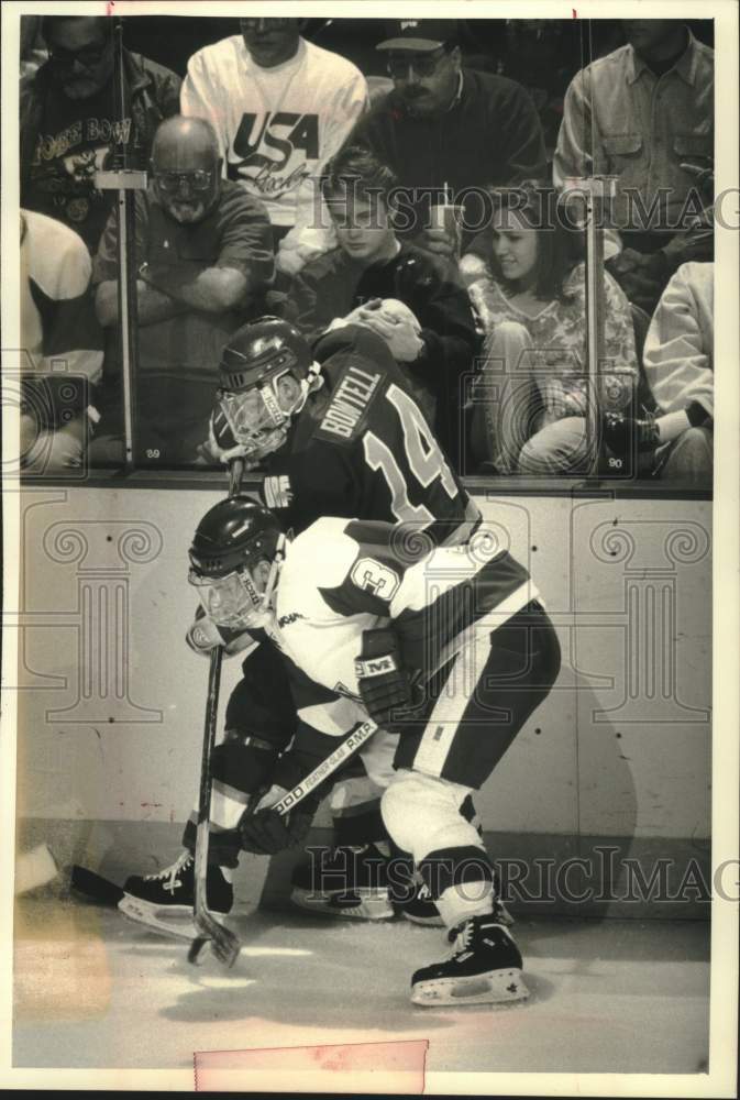 1993 Press Photo Hockey game with University of Wisconsin vs. Alaska Fairbanks - Historic Images