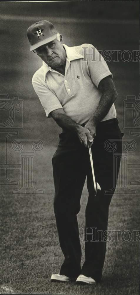 1987 Press Photo Pool champion, Willie Mosconi, plays golf - mjc37844 - Historic Images