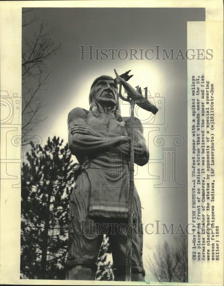 1985 Press Photo A spear placed on statute for Chippewa Indians spearing season - Historic Images