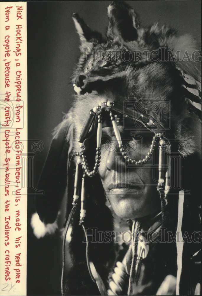 1986 Press Photo Nick Hockings, a Chippewa wears coyote head piece - mjc37887 - Historic Images