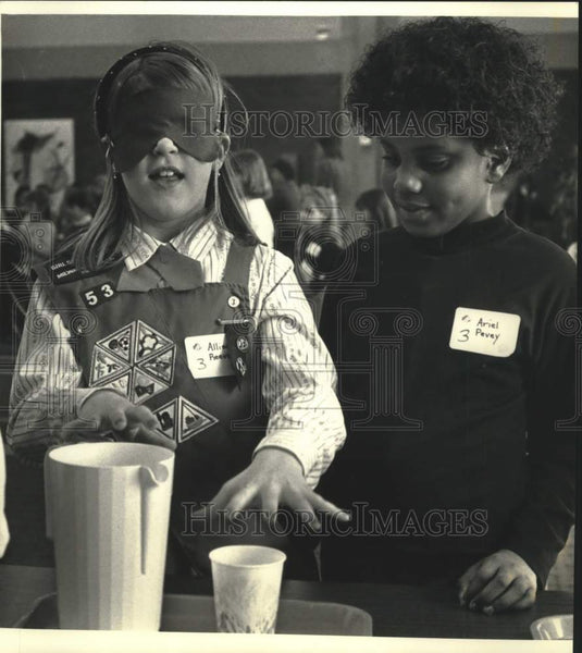 1992 Press Photo Students at McKinley Elementary at "Understanding Differeneces" - Historic Images