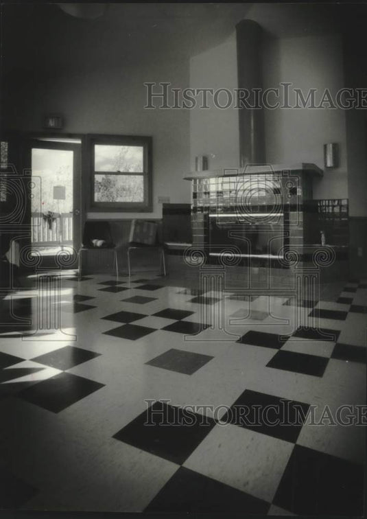 1993 Press Photo North Star House with a red title fireplace, Milwaukee. - Historic Images