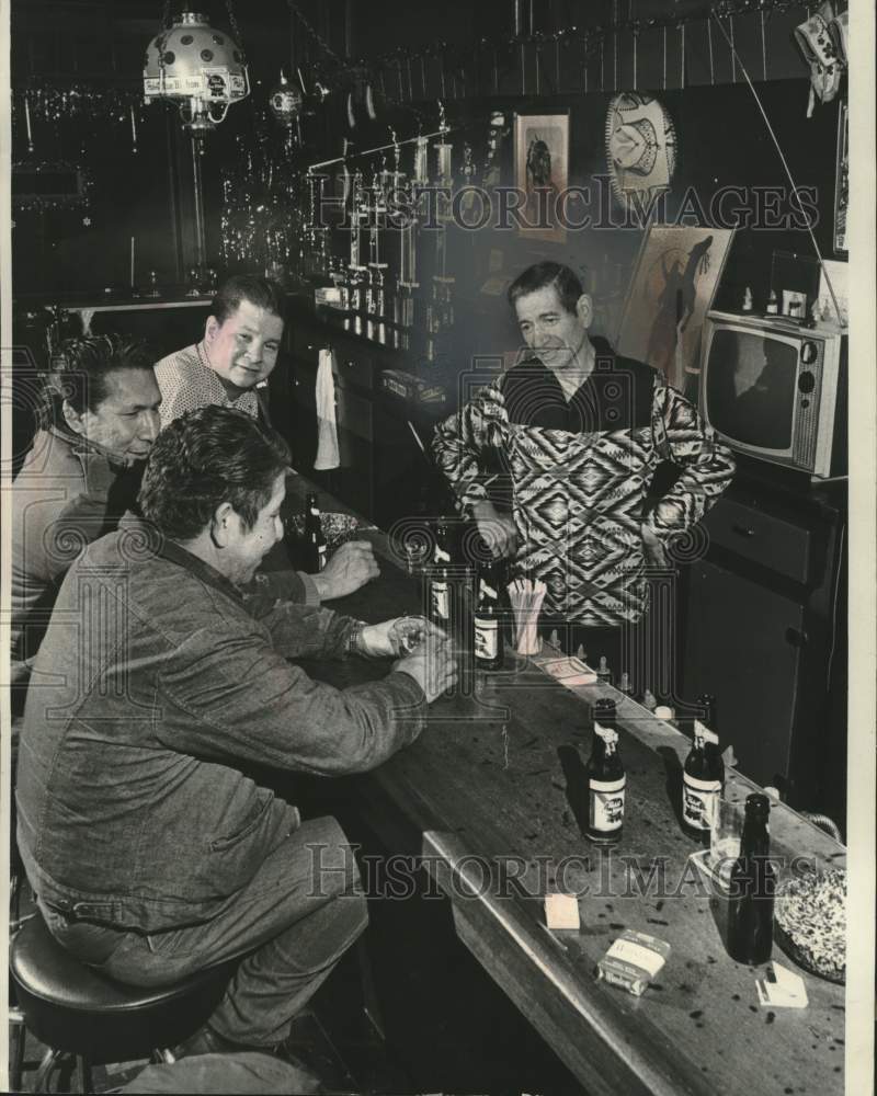 1973 Press Photo Former Chief Of Consolidated Tribes Coleman Schwamp At His Bar - Historic Images