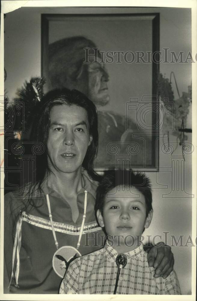 1992 Press Photo Potawatomi Indians, Earl Meshigaud with son Earl Jr., . - Historic Images