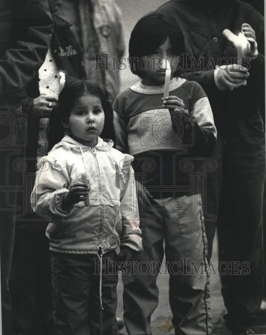 1990 Press Photo Native American Children at Chippewa Treaty Rights Vigil - Historic Images