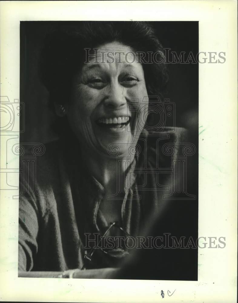 1982 Press Photo Velma Doxlator Enjoys Joke at Milwaukee Indian Health Center - Historic Images