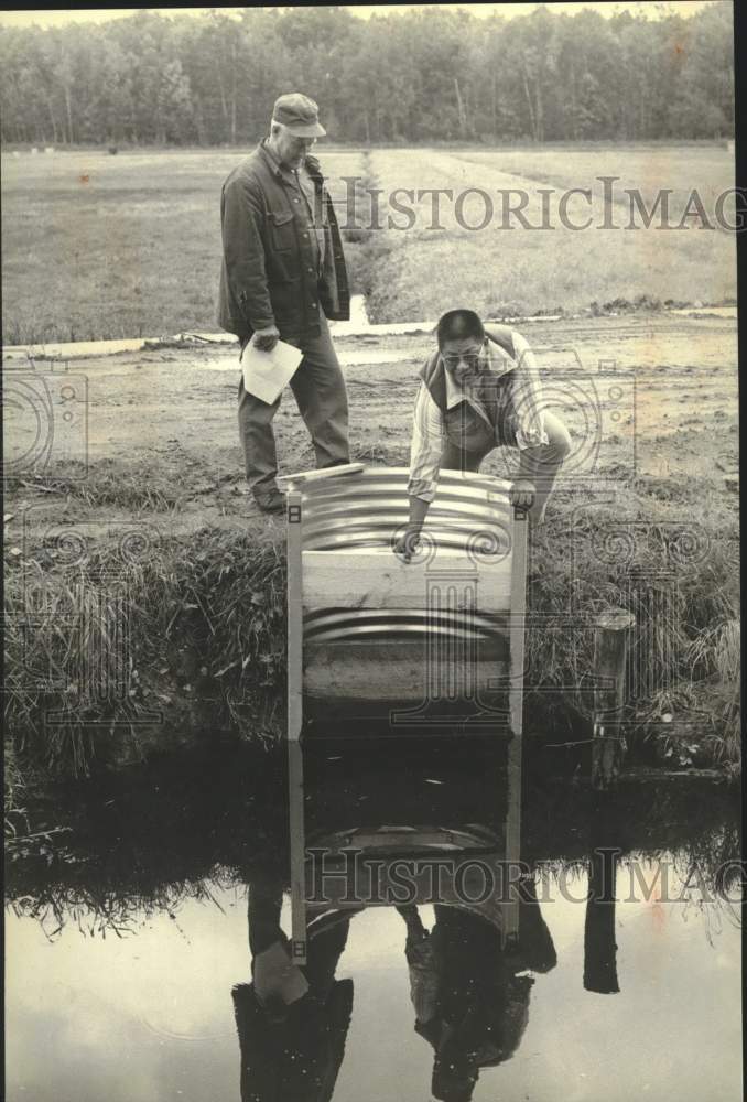 1980 Press Photo Gerald Nemitz and Bill Baker, Courte Oreilles Reservation - Historic Images