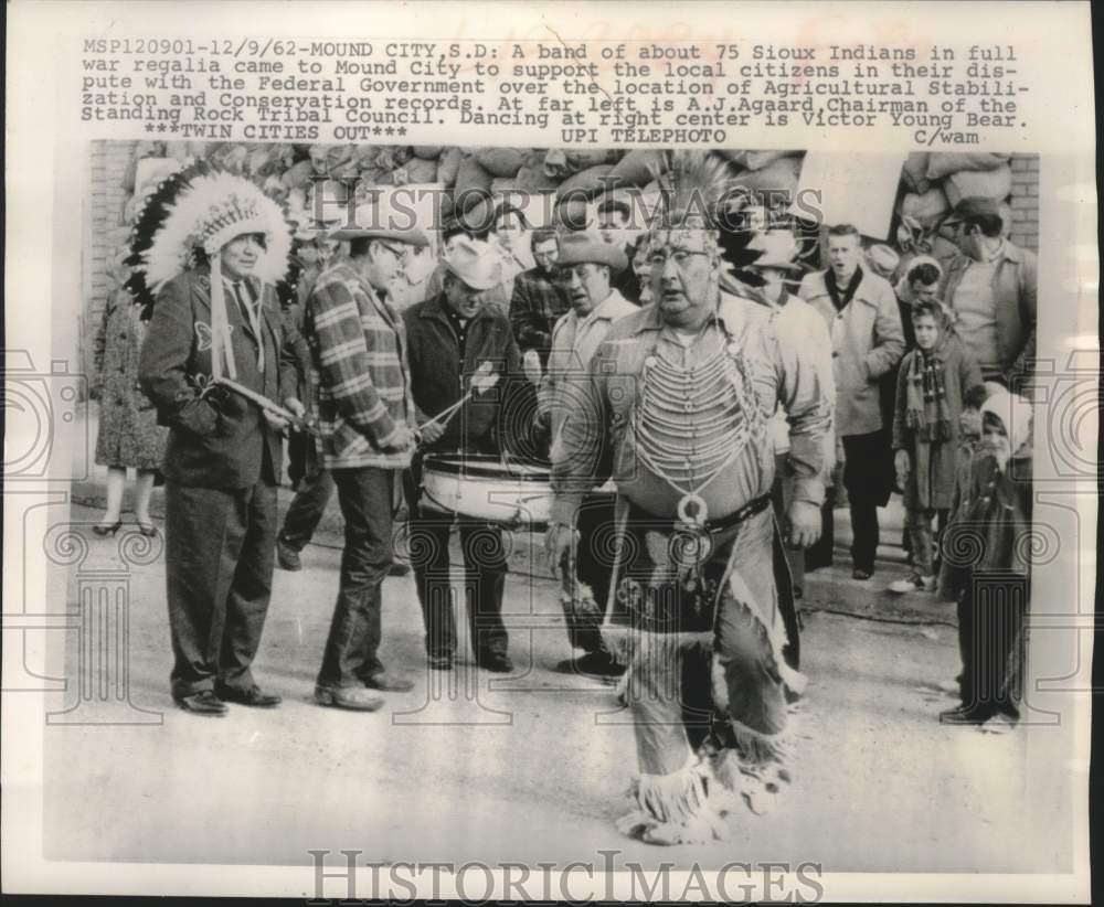 1962 Sioux tribal members gather to support dispute, Mound City, SD - Historic Images