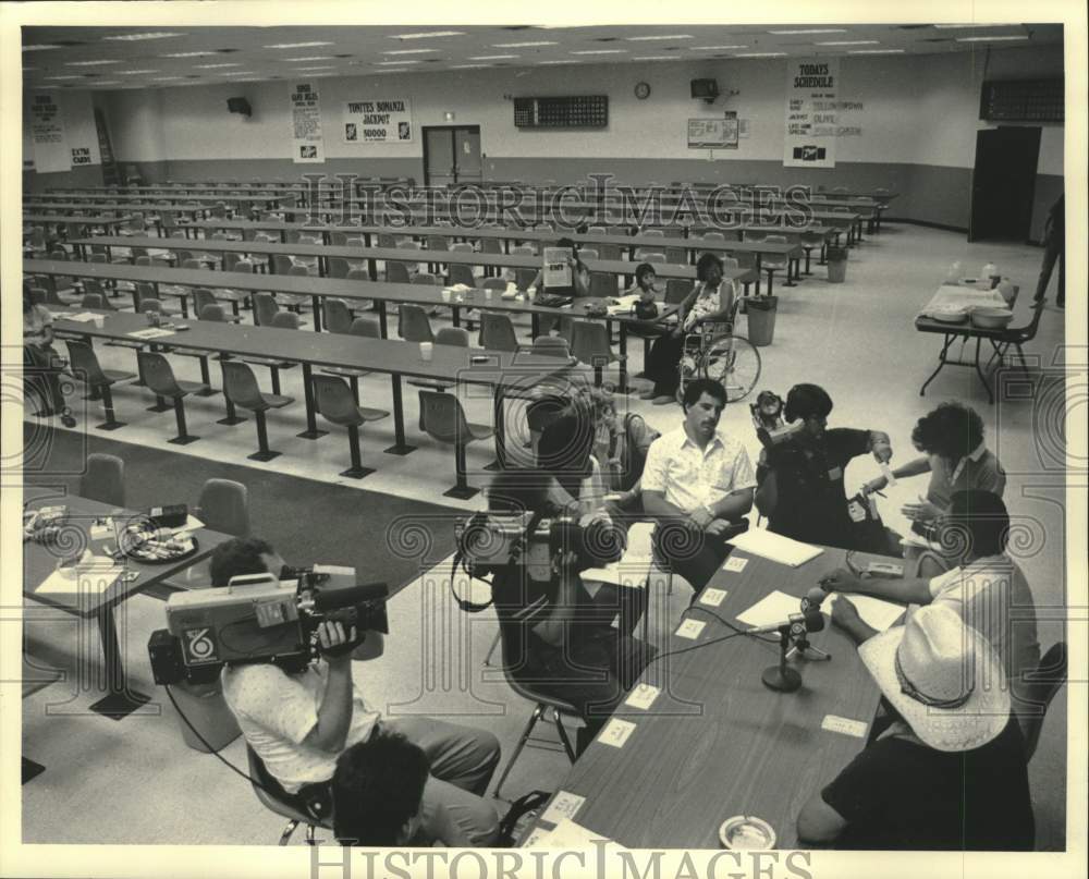 1984 Press Photo Individuals from the Winnebago Tribe on Film - mjc38120 - Historic Images