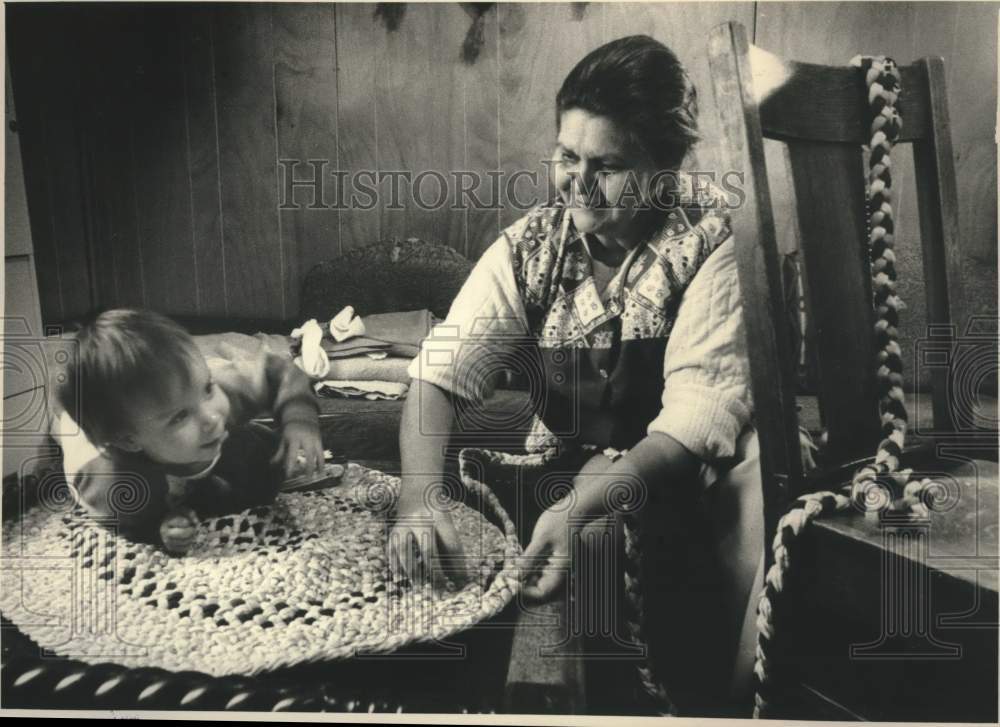 1988 Press Photo Toddler Sean Beaudin climbs on rug by grandmother, Dolores - Historic Images