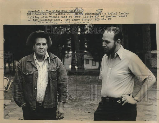 1976 Press Photo Tribal Leader Monty Diamond With Resort Owner Thomas Poss - Historic Images