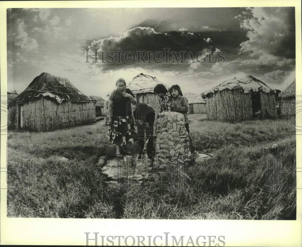 1980 Press Photo Water spigot supplies fresh water to a Kickapoo village - Historic Images