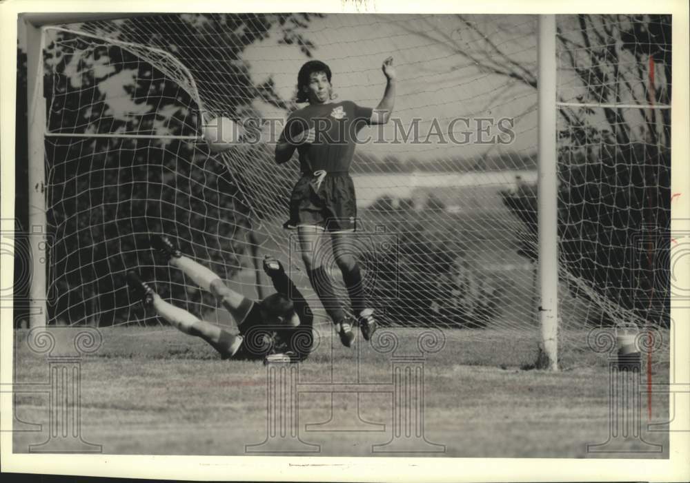 1989 Press Photo Spring City Z-Force soccer mates Chris Pinkerton &amp; Kevin Hooley - Historic Images