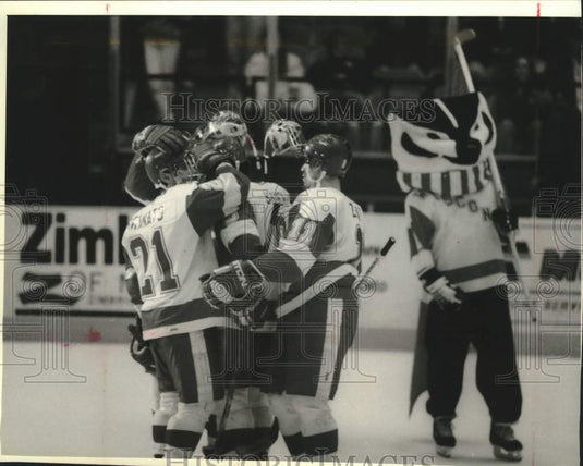 1994 Press Photo Badger Hockey Seniors Gather After Their Last Game at Coliseum - Historic Images