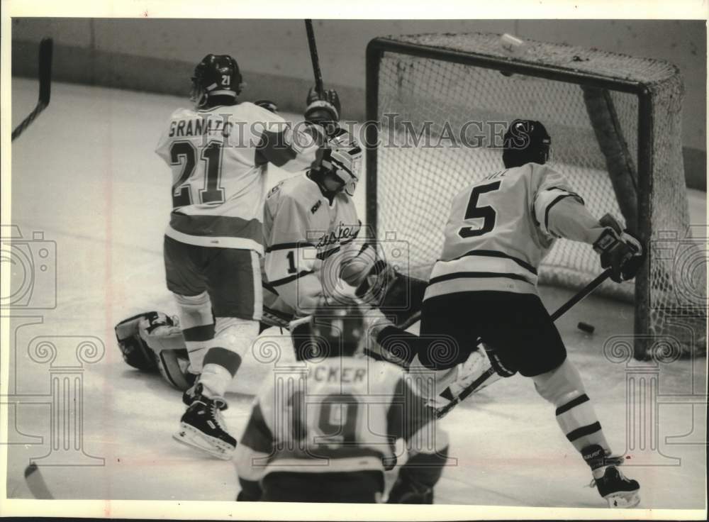 1994 Press Photo Wisconsin&#39;s Rob Granato jumps for joy at the Bradley Center - Historic Images