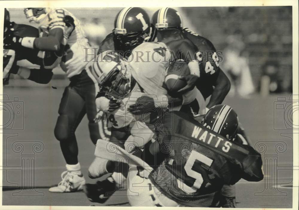 1992 Press Photo University of Wisconsin player Jason Burns gets slammed on run. - Historic Images