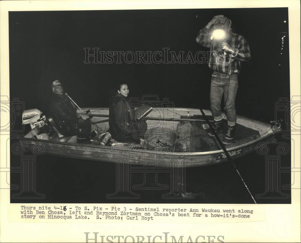 1987 Press Photo Ben Chosa And Raymond Zortman Teach Spearfishing To Ann Waukau - Historic Images