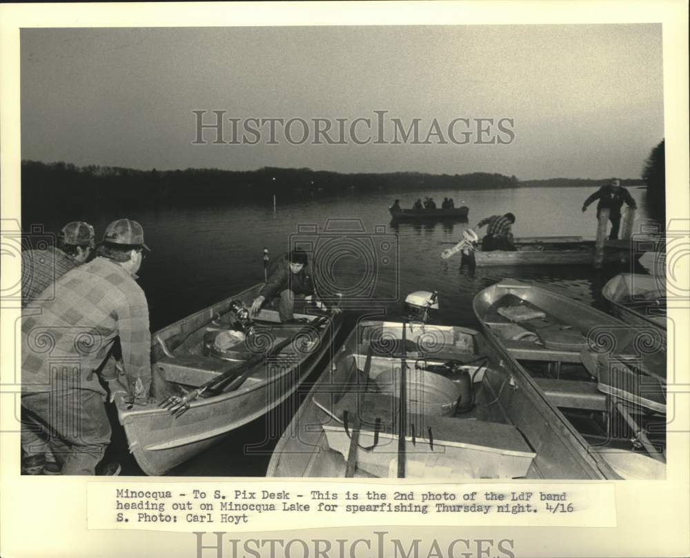 1987 Press Photo Lac Du Flambeau Band Of Chippewas Heading Out To Spearfish - Historic Images