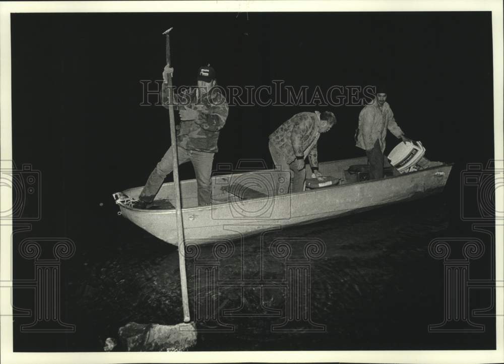 1989 Press Photo Chippewa Spear-fishermen from the Lac du Flambeau - mjc38481 - Historic Images