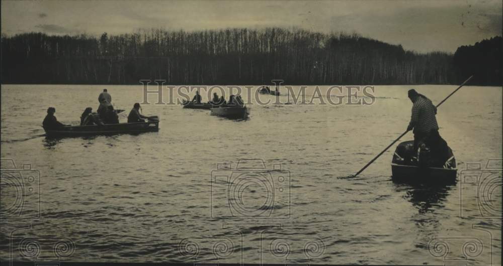 1986 Press Photo Chippewa &amp; Department of Natural Resources on Squirrel Lake - Historic Images