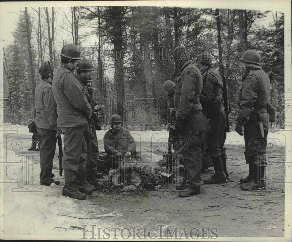 1975 Press Photo National Guardsmen at checkpoint, Alexian Brothers novitiate WI - Historic Images