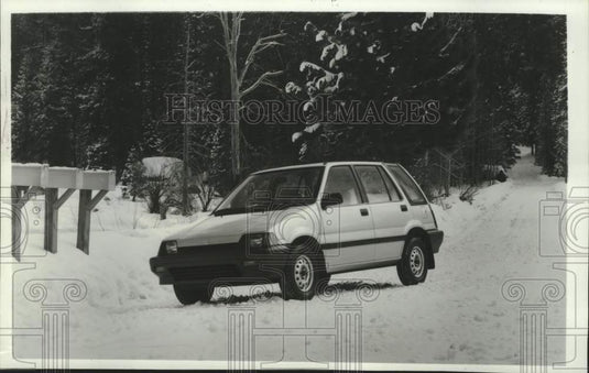 1985 Press Photo Honda Civic 4WD Wagon Automobile in a snowy wilderness - Historic Images